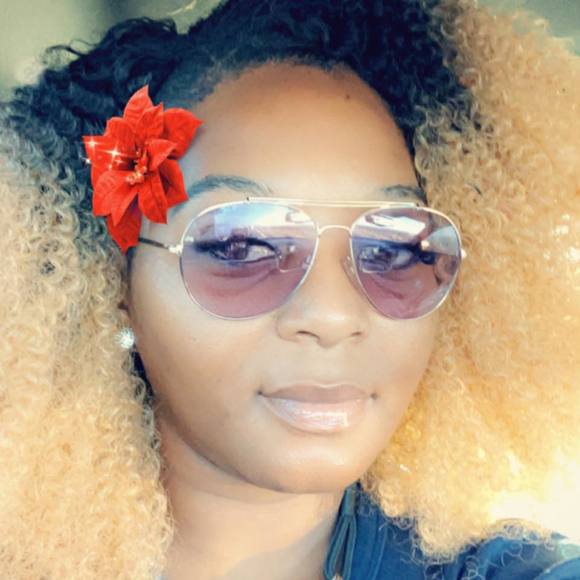 Meet your Posher, Chanel - Picture 1 of 1